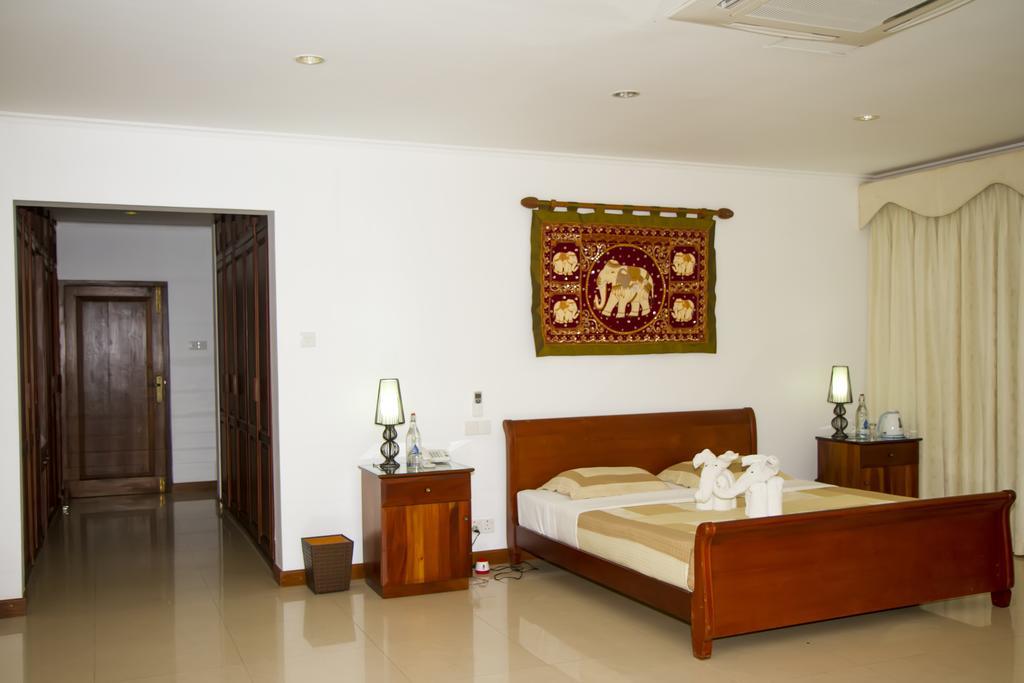 Hotel Villa Viana Marawila Ngoại thất bức ảnh