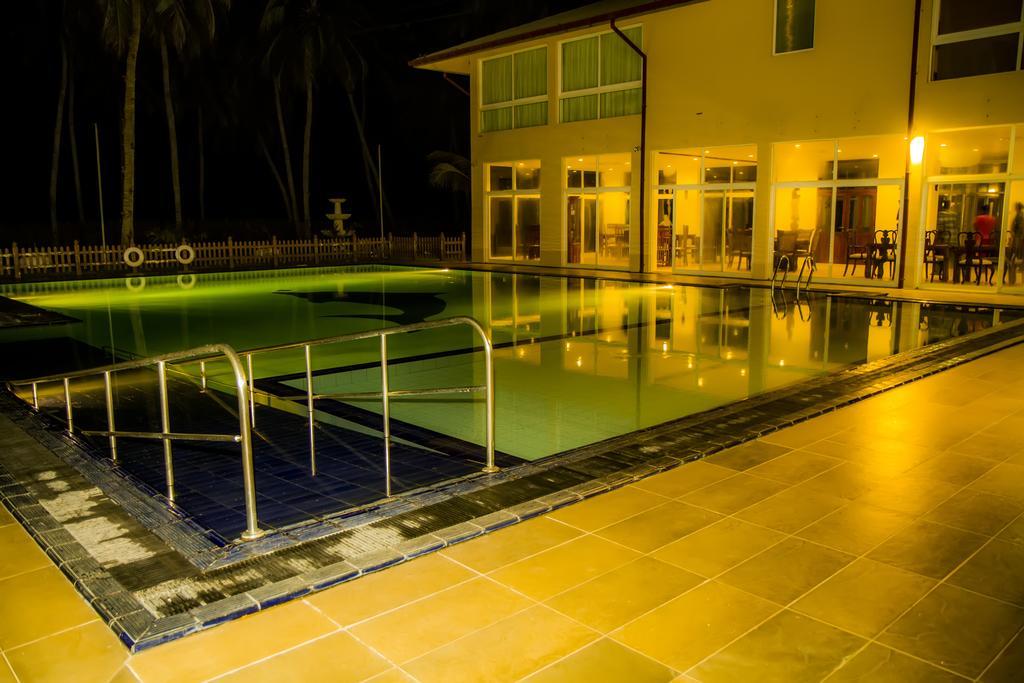 Hotel Villa Viana Marawila Ngoại thất bức ảnh