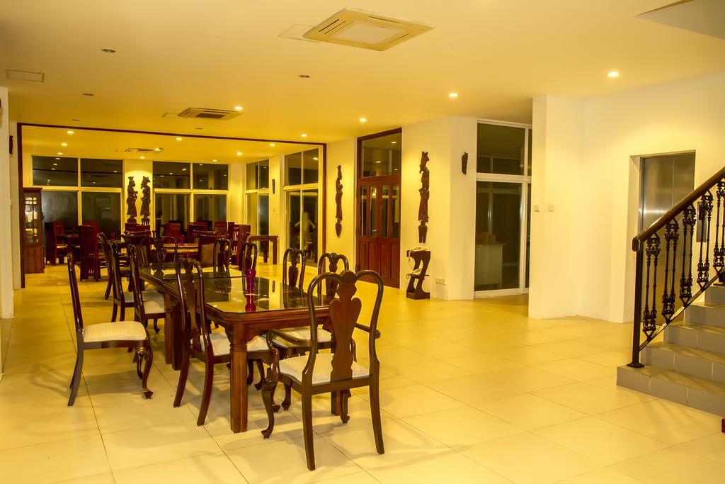 Hotel Villa Viana Marawila Ngoại thất bức ảnh